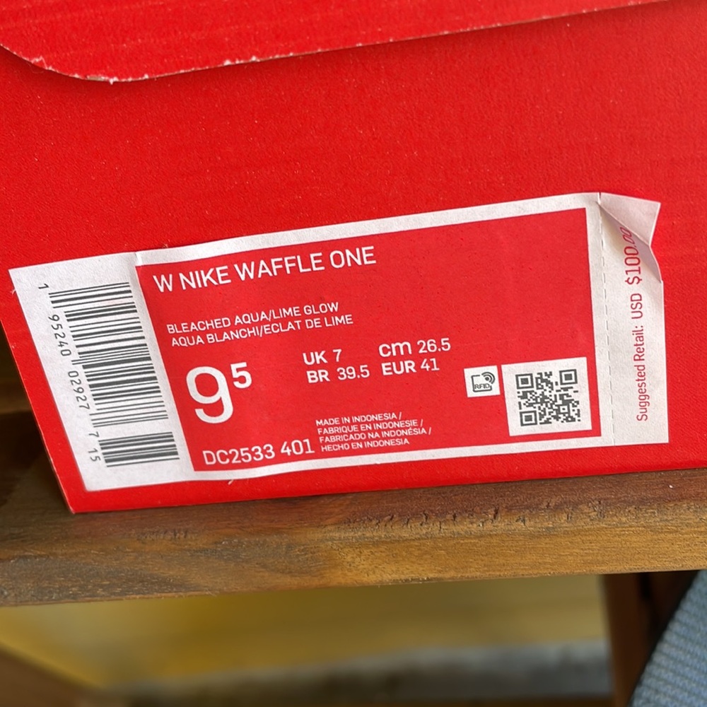 NIKE Men’s Waffle One Sneakers - Picture 6 of 6